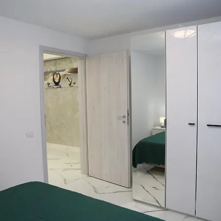 Elegant Home-free Parking *