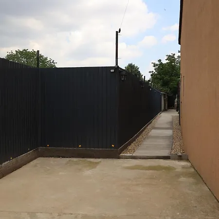 Elegant Home-free Parking *
