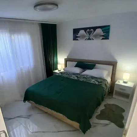 Elegant Home-free Parking *